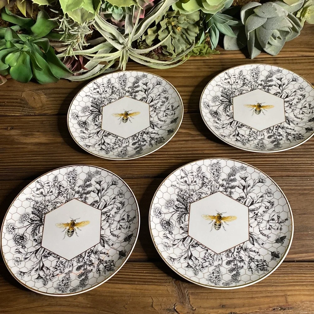 William Sonoma Elegant 18k Gold Accented Queen Bee Salad Plates - Set of Four 🐝